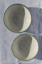 Load image into Gallery viewer, Blue &amp; White Set of Bowls
